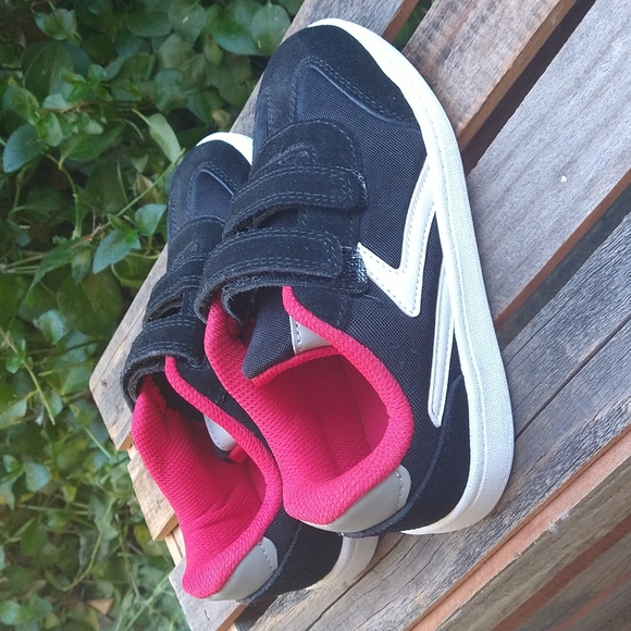 Size 8:Cat & Jack Boys Shoes - Picture 3 of 5